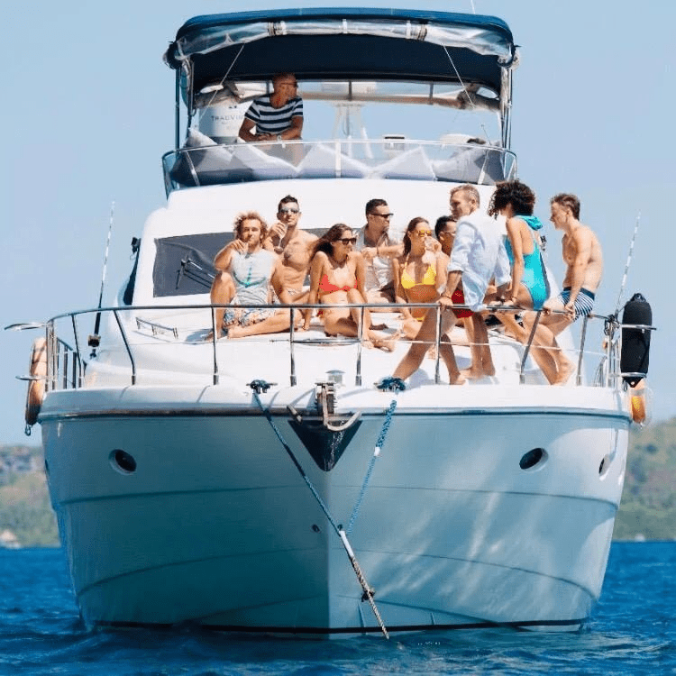 Private boat party in Bali with cocktails and DJ on a yacht charter