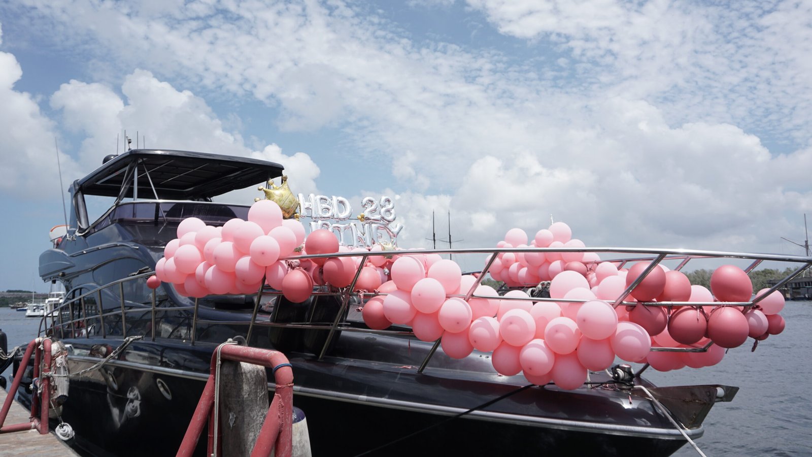 Private boat party in Bali with cocktails and DJ on a yacht charter